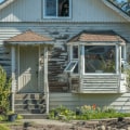 How much does a house flipper make a year?